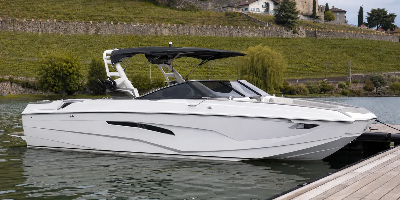 Le même bateau après le nettoyage Boatglow